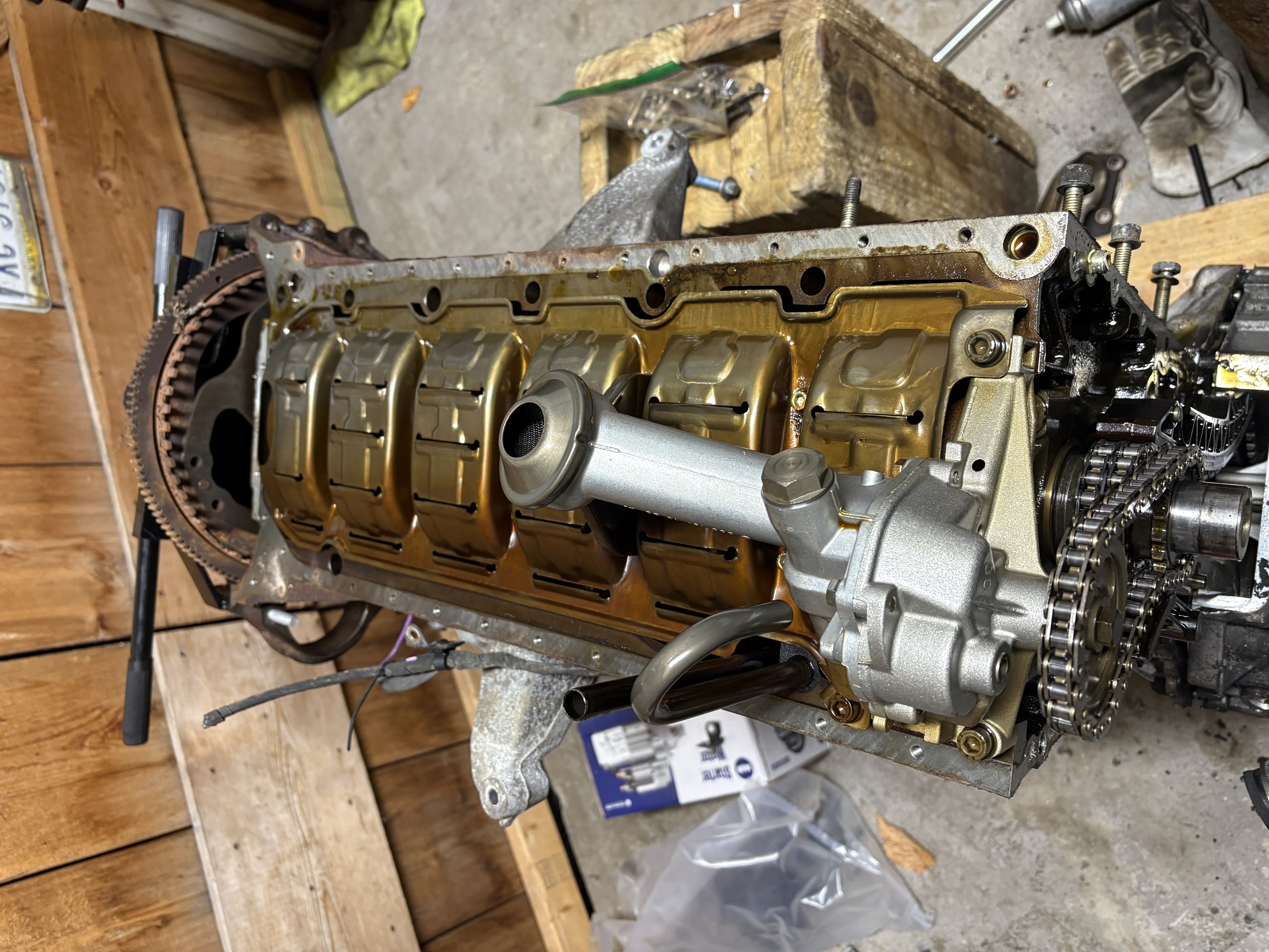 Mercedes M104 engine block with oil pump and crankshaft