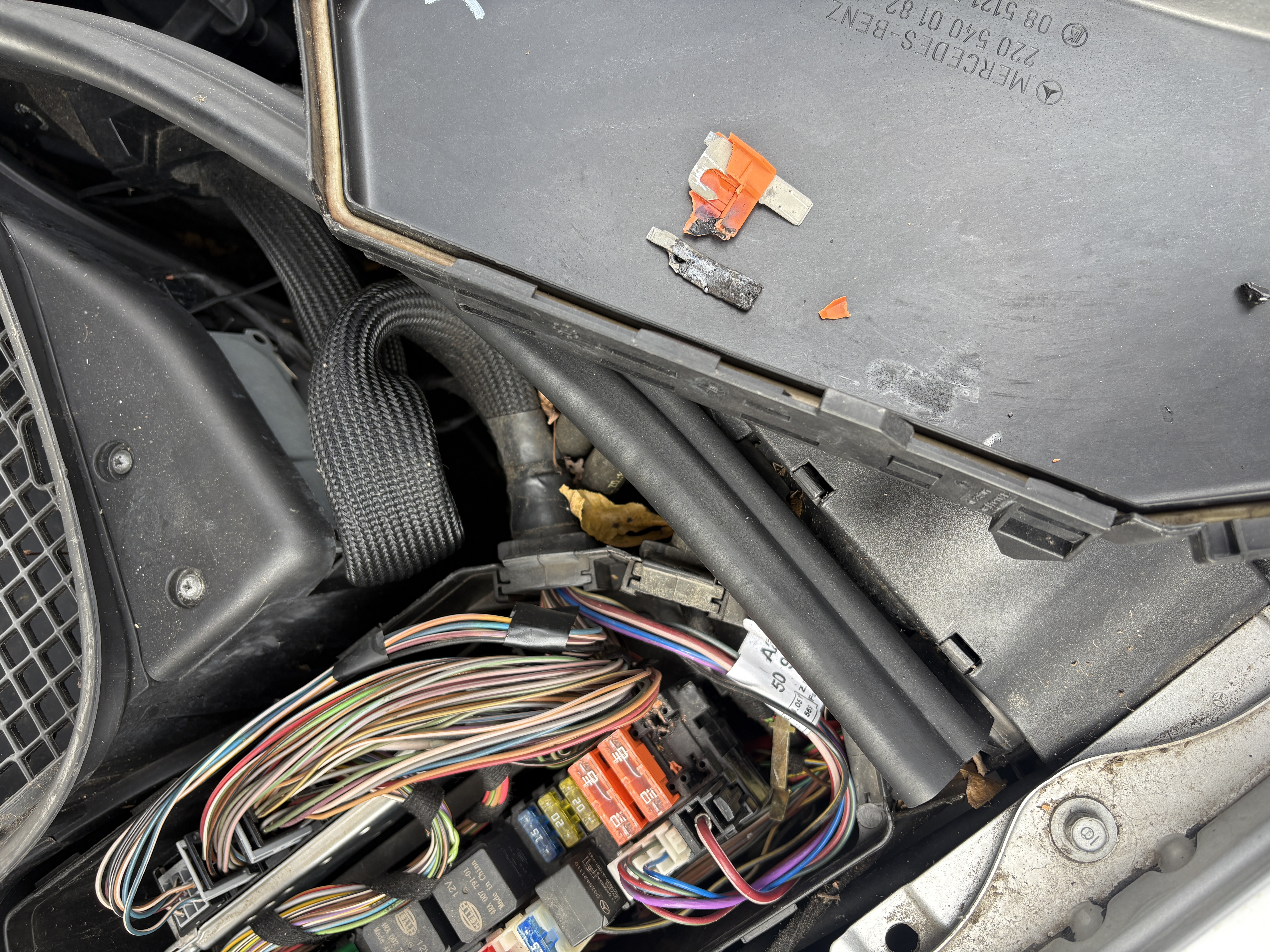 Mercedes relay and fuse panel wiring