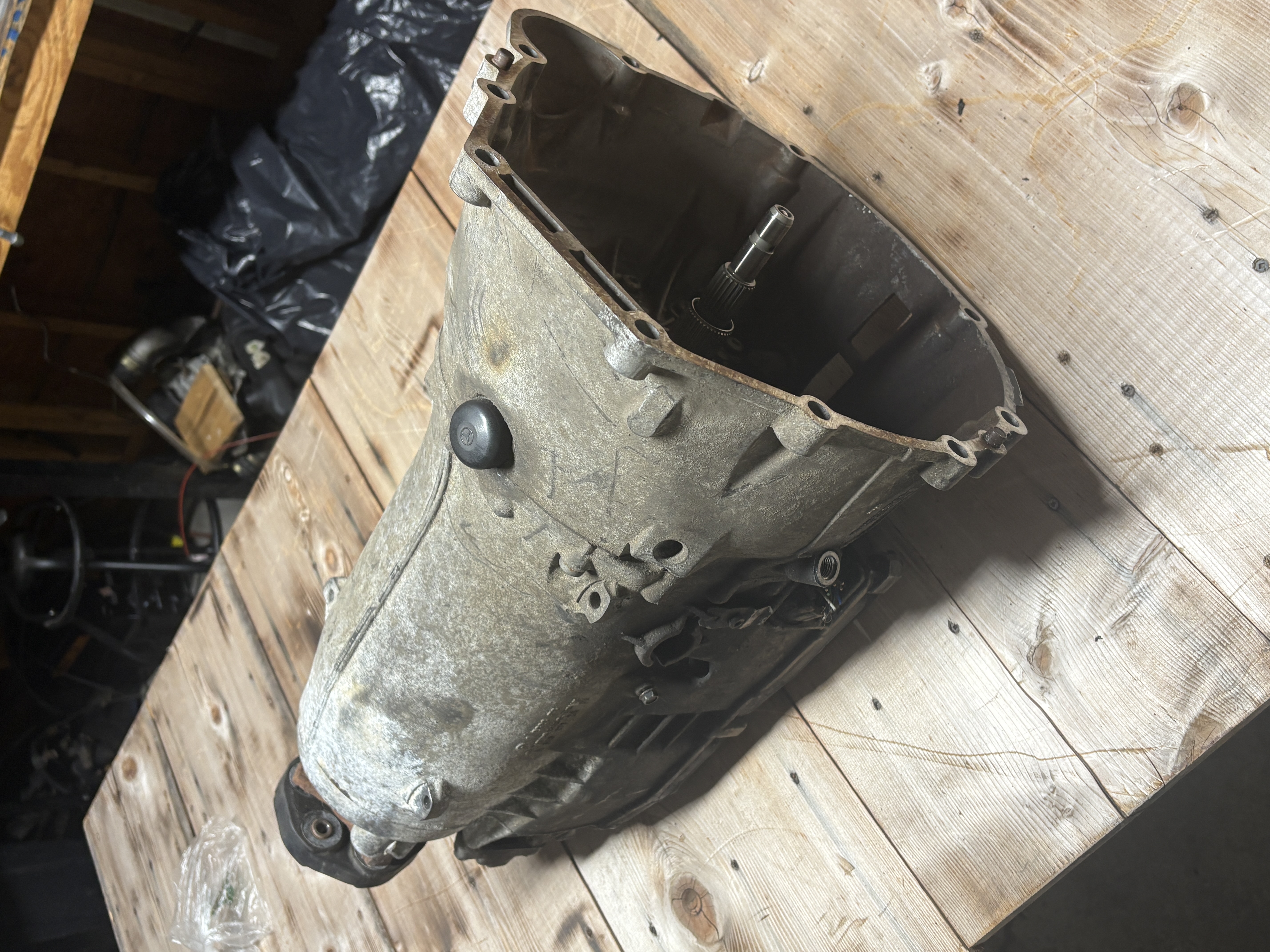 Mercedes 722.6 transmission case rear view